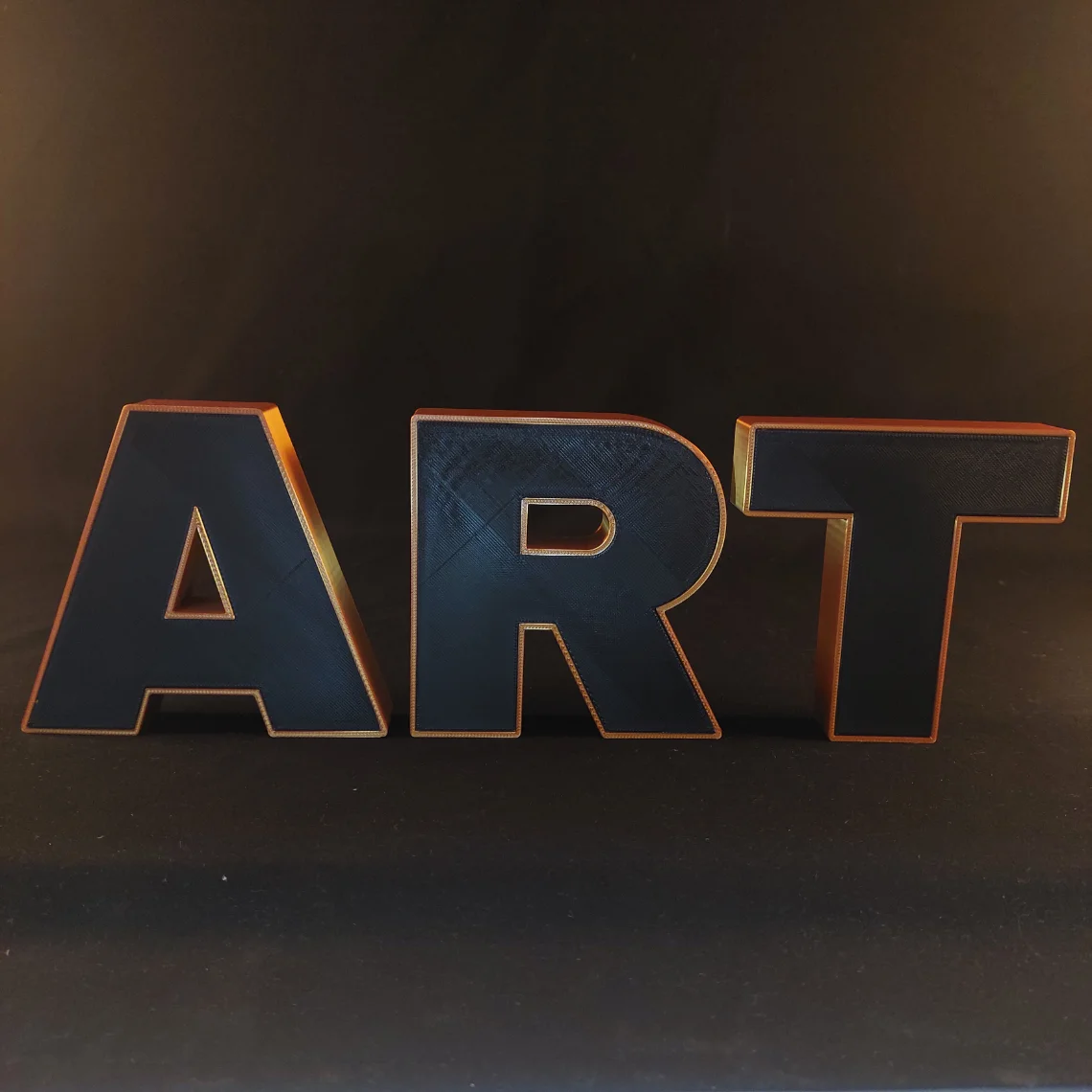 Lettres 3D ART bicolores corps noir et liséré cuivré, pièce décorative premium en PLA biosourcé