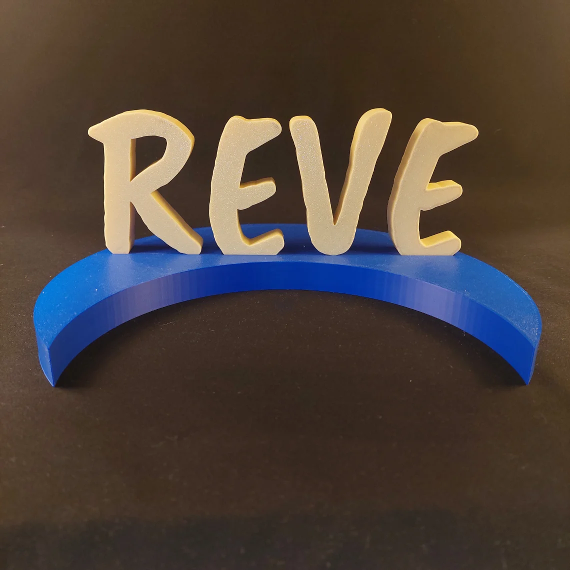 Lettres 3D RÊVE beige doux sur croissant de lune bleu Klein, pièce décorative poétique en PLA biosourcé